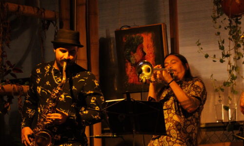 Copal hace bailar a todos al ritmo del funk en Cervecería Brújula