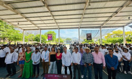 Participa Rafa Fararoni en panel “Juventud y retos laborales” sede San Andrés Tuxtla