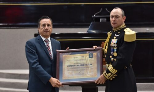 Heroico Militar, inscrito con letras doradas en la memoria histórica de Veracruz