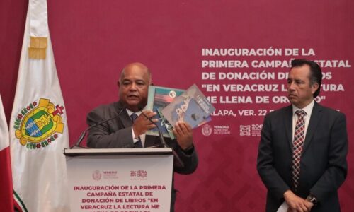 Cazarín pide revisar si el libro del Secretario de Gobierno, da para tanta publicidad en el Estado