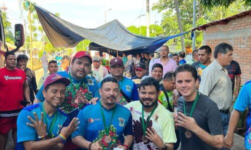 Participa Rafa Fararoni en celebración de los 100 años de Hueyapan de Ocampo