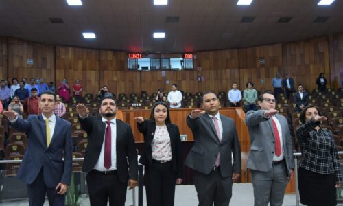 Rinden protesta titulares de OICs de organismos autónomos y Congreso local