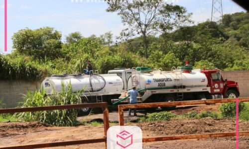 También en la 6 de Enero: habitantes denuncian robo de agua en pipas, del manantial de su comunidad