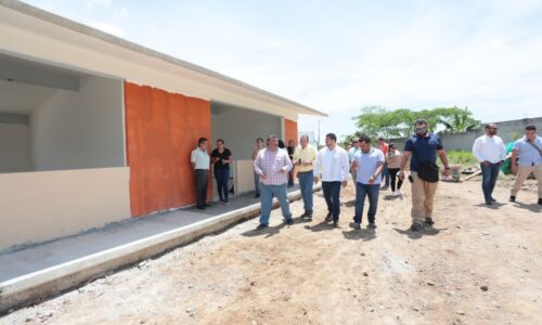 Zenyazen Escobar recorre obras que la Cuarta Transformación hace realidad