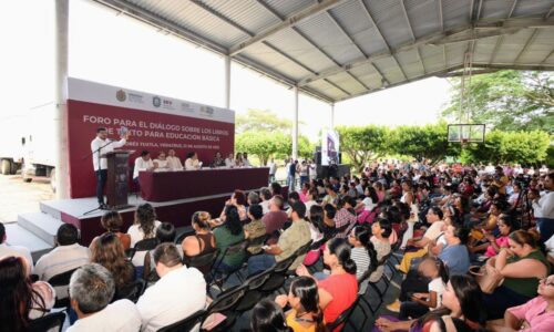 Zenyazen Escobar encabeza gira con Foro para el Diálogo sobre los Libros de Texto para Educación Básica