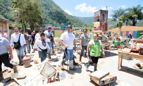 Zenyazen recorre escuelas dañadas por lluvias en Zongolica; trabajan los tres órdenes de gobierno para la recuperación de estas