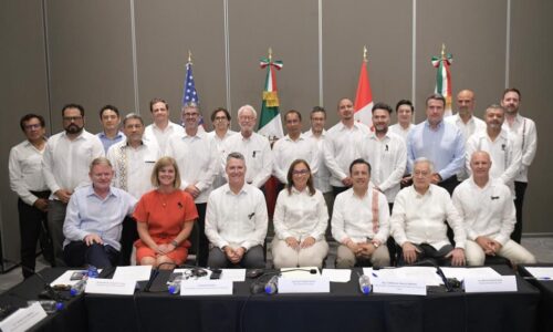 ENCABEZA ROCÍO NAHLE REVISIÓN DEL PROYECTO PUERTA AL SURESTE