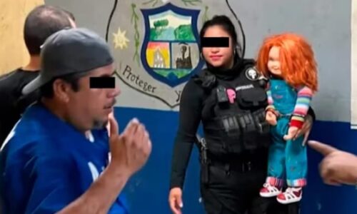 ¡Chucky el muñeco diabólico regresa! sujeto lo usa para asaltar