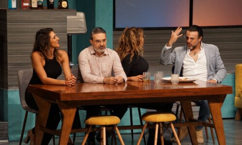 Dos Más Dos: Una comedia reflexiva sobre el amor y la pasión