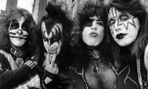 KISS enfrenta demandas tras la muerte de su técnico de guitarra por COVID-19