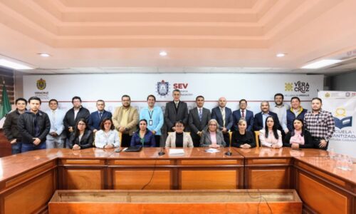Con política de regularización, SEV entrega títulos de propiedad para 15 escuelas