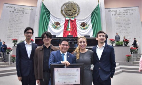 Entregan reconocimiento a institución ganadora del proyecto de memorial