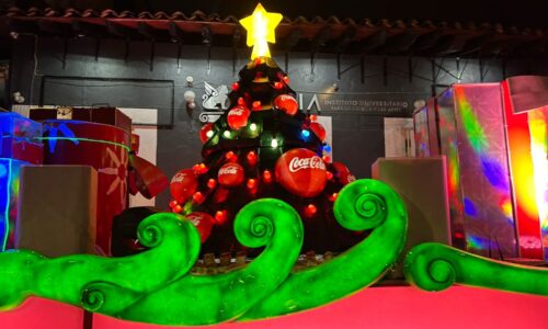 Caravana Coca Cola llena de espiritu navideño a Xalapa