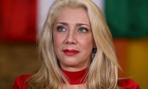 Cynthia Klitbo llama «flojos» a abuelitos que usan silla de ruedas e inicia polémica