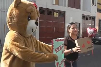 Policía del Perú atrapa delincuente con disfraz de oso de peluche