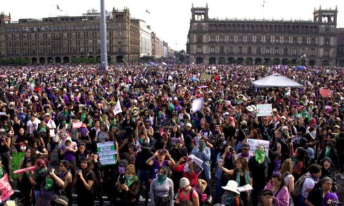Concierto en Zócalo capitalino podría afectar marcha feminista del 8M en CDMX