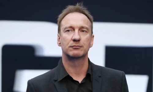 David Thewlis será Sherlock Holmes en la nueva serie «Sherlock & Daughter» de The CW