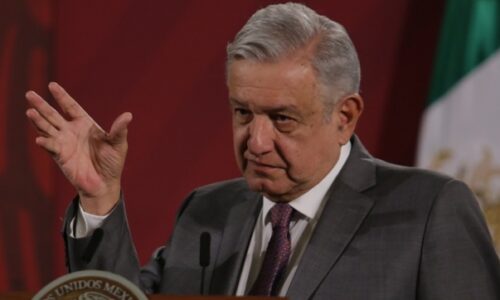 Deuda pública de méxico está a la baja: AMLO