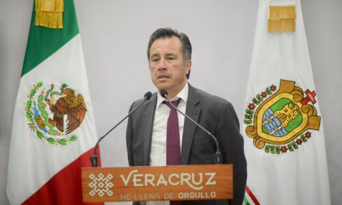 Víctor Serralde al frente de bloqueos en Huatusco; acusa Gobernador un delito grave
