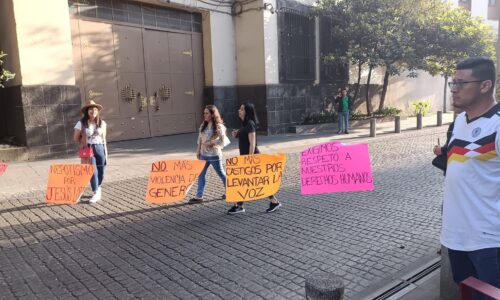 Asistente del Director de Desarrollo Económico de Xalapa, violenta mujeres