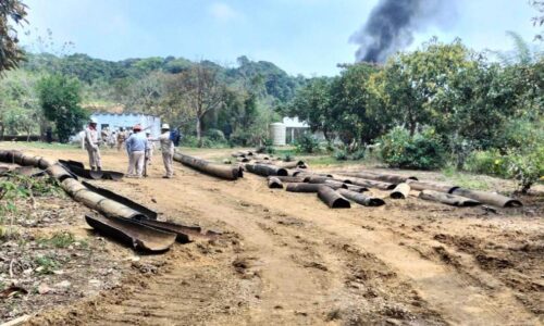 Fuerzas de tarea controlan incendio en ducto en Agua Dulce