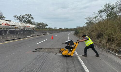 SCT ya realiza de bacheo en la autopista Xalapa – Veracruz como estaba programado