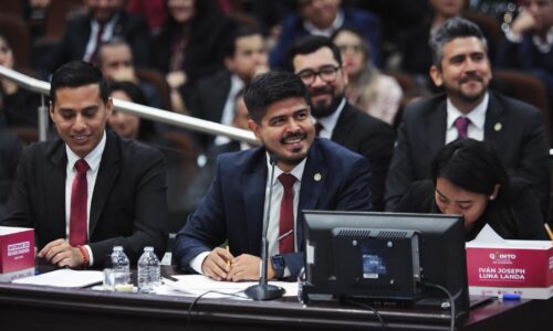 No hay renuncia de Iván Luna, se queda en la Comunicación Social: Gobernador