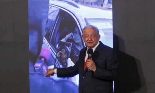 López Obrador cuestiona incidente con candidata de Morena como posible propaganda