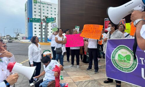 Protestan en Veracruz pensionados de AFORE