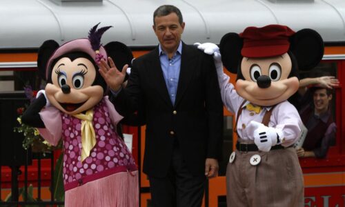 Inversionistas de Disney se enfrentan en junta para decidir el futuro de la compañía