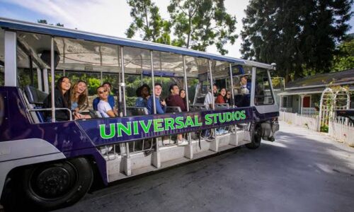 Accidente de tranvía en Universal CityWalk deja varios heridos en Los Ángeles
