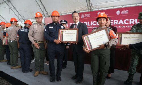 Día del Policía Veracruzano es conmemorado en solemne ceremonia y con reconocimientos
