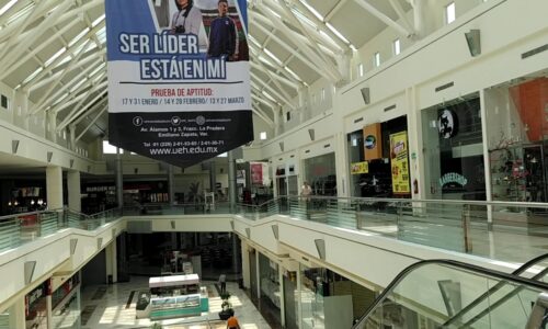 Falta de agua obliga a suspender servicios de sanitarios en Plaza Las Américas