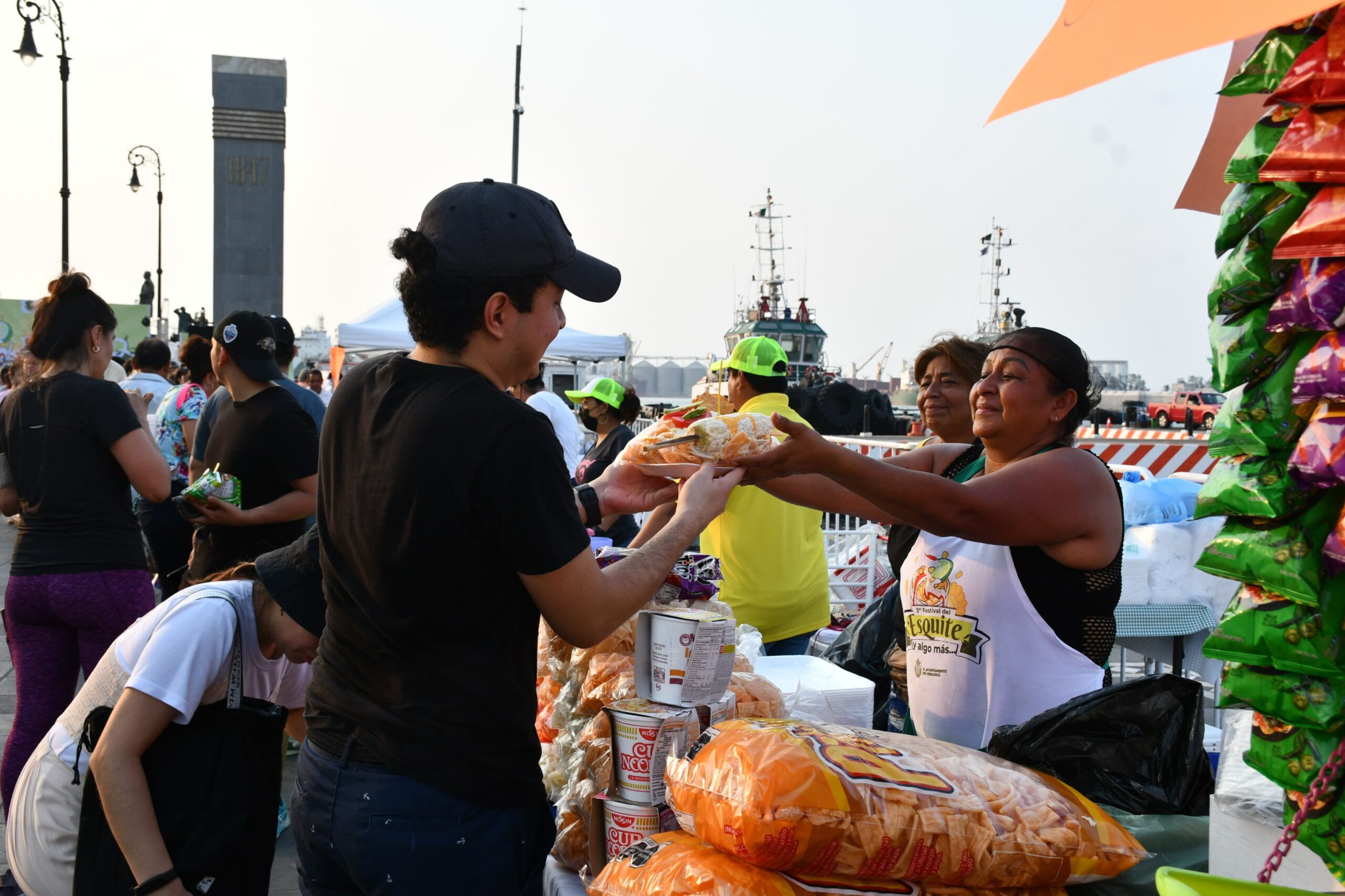 Casi medio millón de pesos de derrama deja el tercer Festival del Esquite de Veracruz