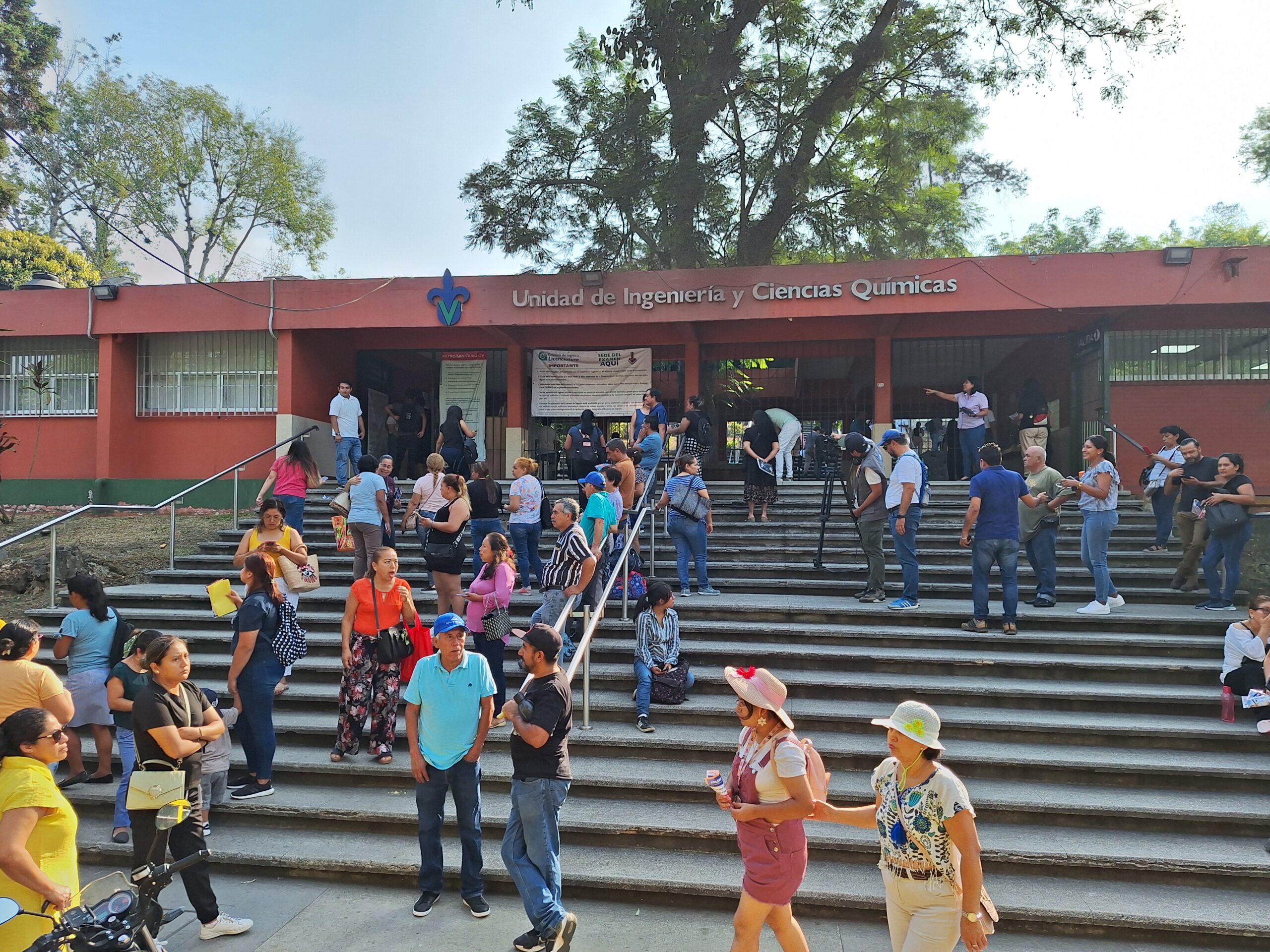 Más de 17 mil alumnos presentan examen este sábado en la UV