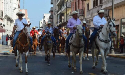 Regresa al desfile ganadero al Centro Histórico de Veracruz