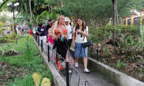 Wendy Guevara está de visita en Coatepec