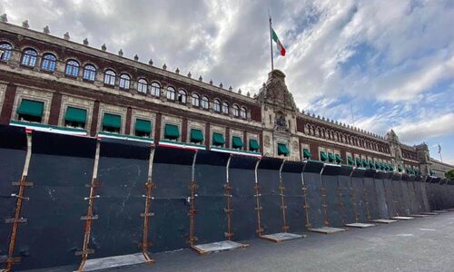 Vallas metálicas resguardan Palacio Nacional en el antes de las elecciones 2024