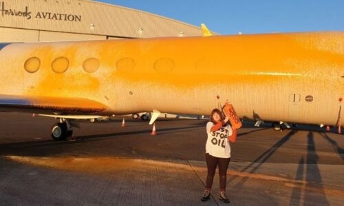 Activistas de Just Stop Oil intentan vandalizar el avión de Taylor Swift y terminan arrestados