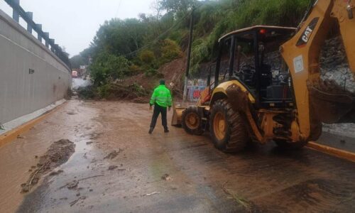 Cerrada la circulación sobre lateral de puente Macuiltépetl dirección Veracruz a la altura de SEFIPLAN