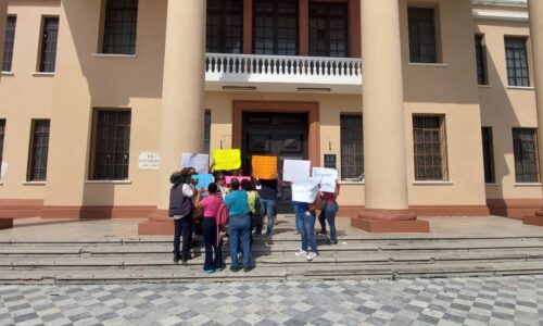 Por amenazas de demanda corren a docentes en La Cantonal
