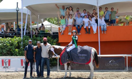 María del Rocío Delgado Ziáurriz logra primer lugar en Copa Hipico La Playa