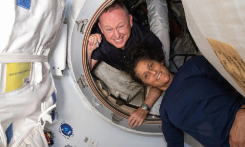 Astronautas varados en la Estación Espacial Internacional regresarán a la Tierra en febrero de 2025