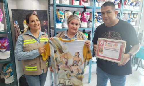 Promotora de Lucha Libre tica recibe reconocimiento del Banco de Alimentos de Veracruz