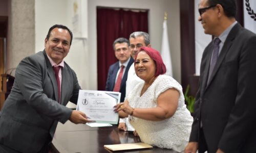 Acompaña Presidenta del Congreso a estudiantes egresados de la UPAV