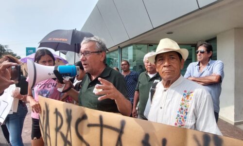 Jarocho se manifiestan en CFE por ajustes económicos fuera de la ley