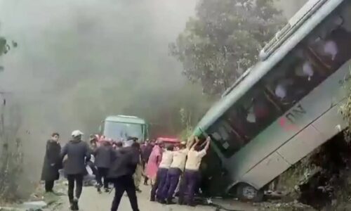 Accidente de autobús en Perú deja a cuatro mexicanos con fracturas