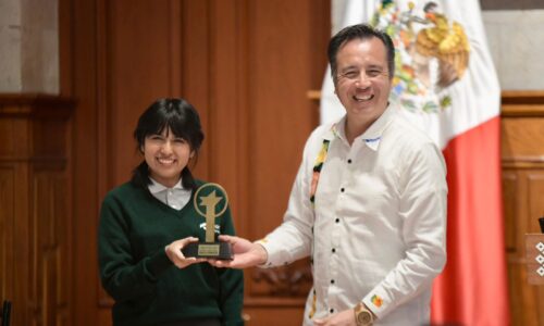 ¡Orgullo de Veracruz! Ángela Olazarán es la mejor estudiante del mundo