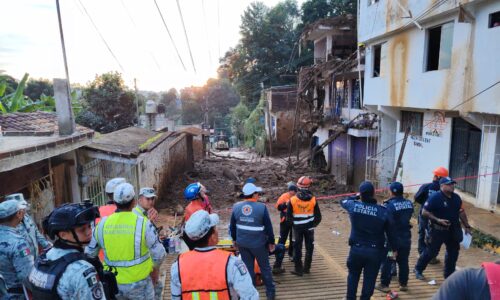 Apoyo inmediato del Gobierno estatal a víctimas del deslizamiento de cerro en Xalapa