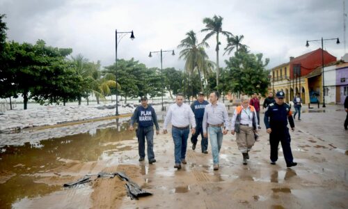 Arriba Cuitláhuac García a Tlacotalpan para evaluar acciones por inundaciones